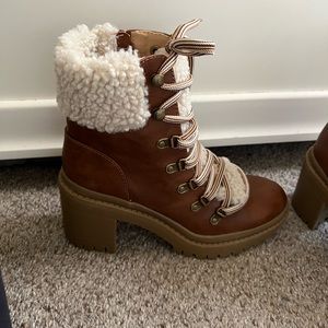 Women's Aubrie Heeled Hiking Boots Universal Thread™ Cognac 7.5